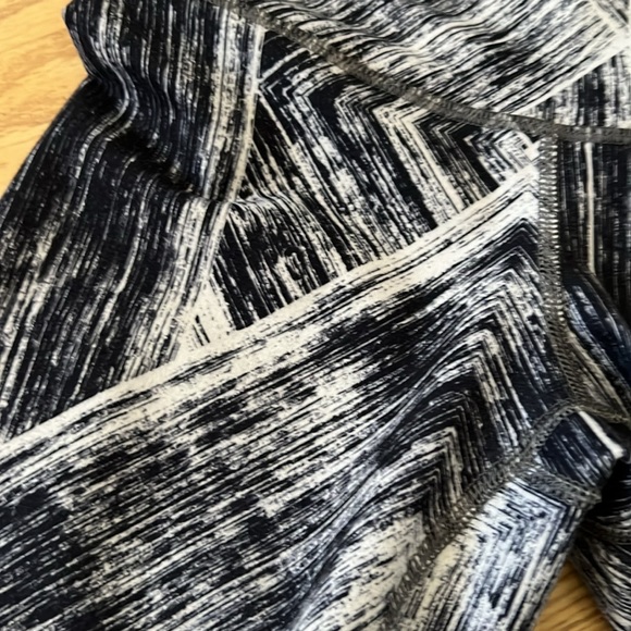 Lululemon Black and White Crop Leggings - Picture 2 of 4